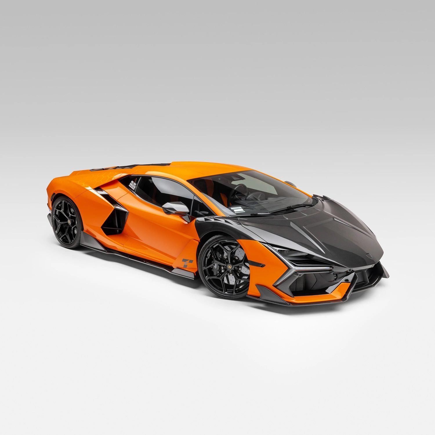 Lamborghini_Revuelto_CarbonFiberAero_Hood_1-5_3000x.jpg